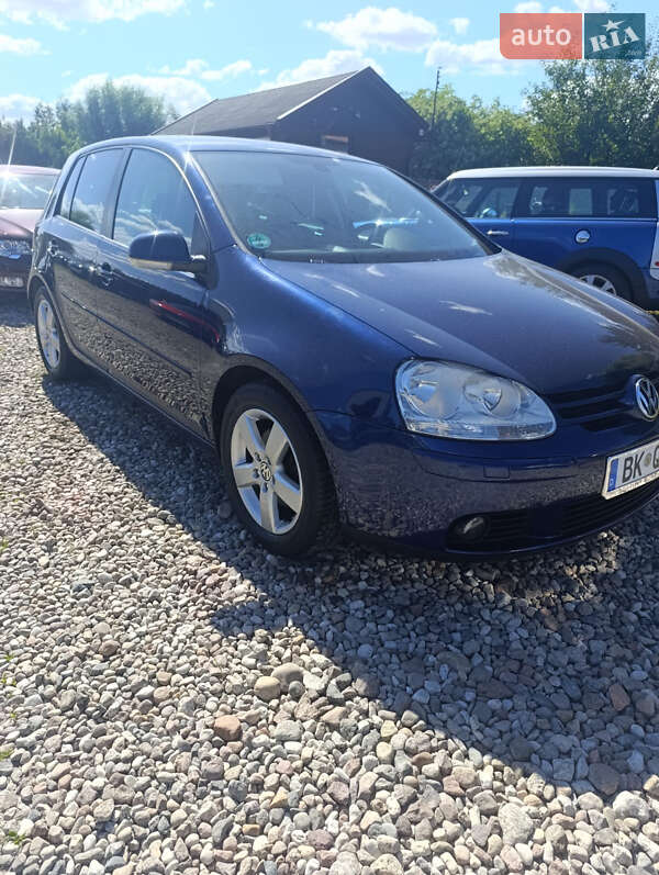 Хетчбек Volkswagen Golf 2009 в Сумах