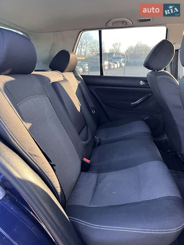 Хетчбек Volkswagen Golf 2001 в Кривому Розі