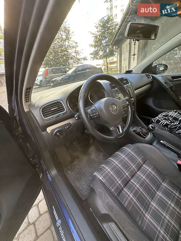 Хетчбек Volkswagen Golf 2011 в Івано-Франківську
