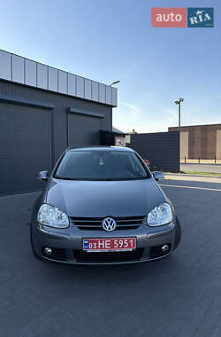 Хэтчбек Volkswagen Golf 2009 в 