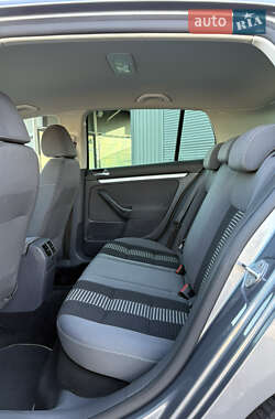 Хэтчбек Volkswagen Golf 2009 в 
