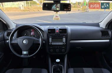 Хэтчбек Volkswagen Golf 2009 в 