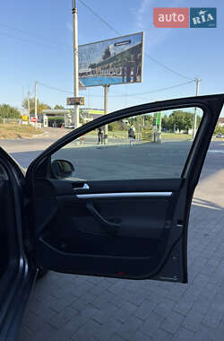 Хэтчбек Volkswagen Golf 2009 в 