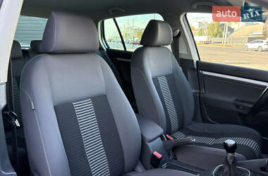 Хэтчбек Volkswagen Golf 2009 в 