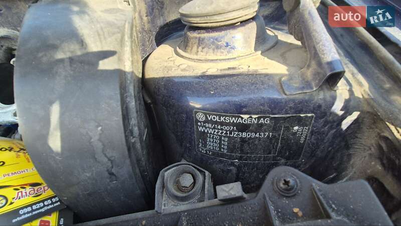 Хетчбек Volkswagen Golf 2002 в Звягелі