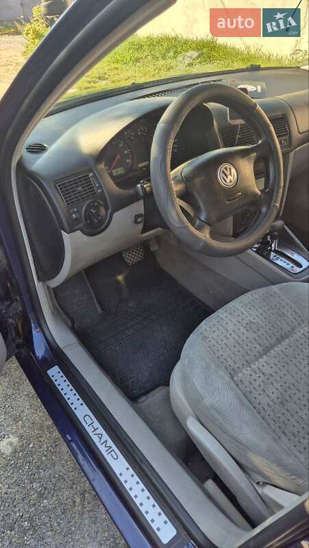 Хетчбек Volkswagen Golf 2002 в Звягелі