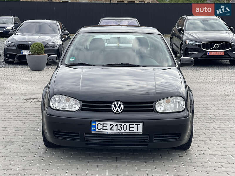 Хетчбек Volkswagen Golf 2001 в Чернівцях