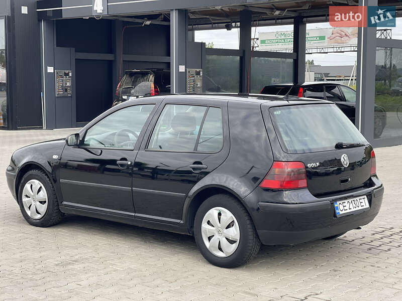 Хетчбек Volkswagen Golf 2001 в Чернівцях