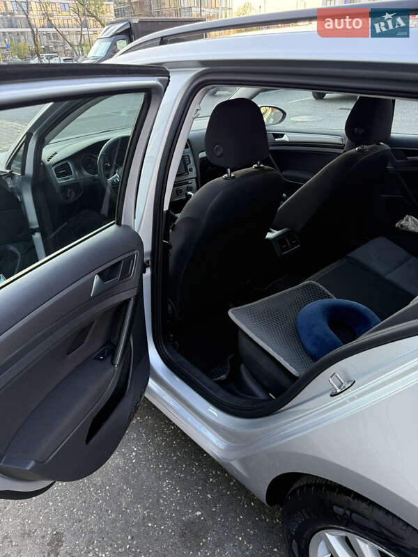 Универсал Volkswagen Golf 2015 в Ужгороде