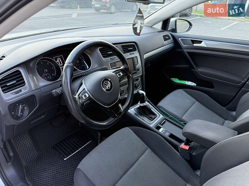 Универсал Volkswagen Golf 2015 в Ужгороде