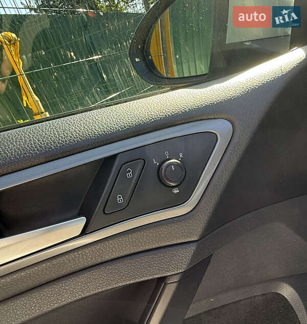 Универсал Volkswagen Golf 2015 в Ужгороде