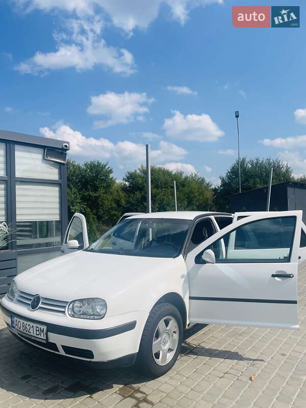 Хетчбек Volkswagen Golf 1998 в Мукачевому