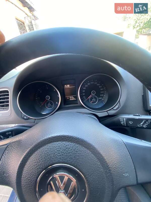 Хэтчбек Volkswagen Golf 2010 в Пятихатках