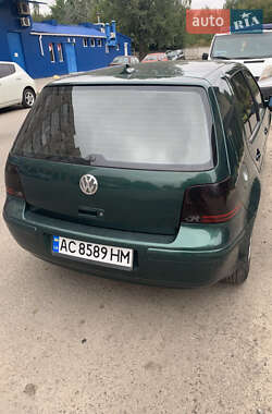 Хетчбек Volkswagen Golf 2001 в Луцьку
