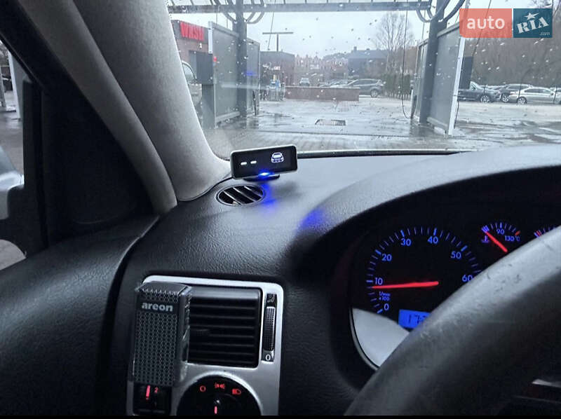 Хэтчбек Volkswagen Golf 2003 в Хмельницком