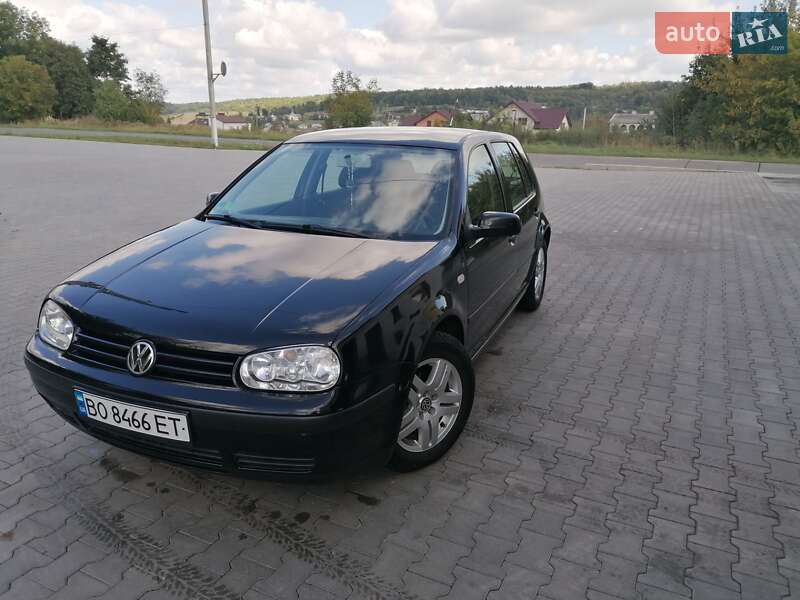Хетчбек Volkswagen Golf 2000 в Микулинцях