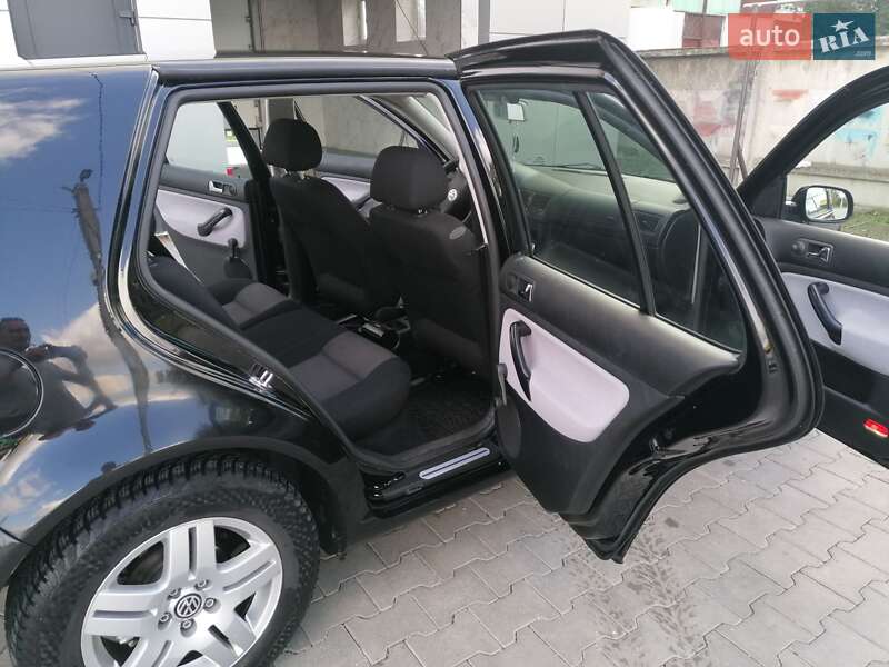 Хетчбек Volkswagen Golf 2000 в Микулинцях