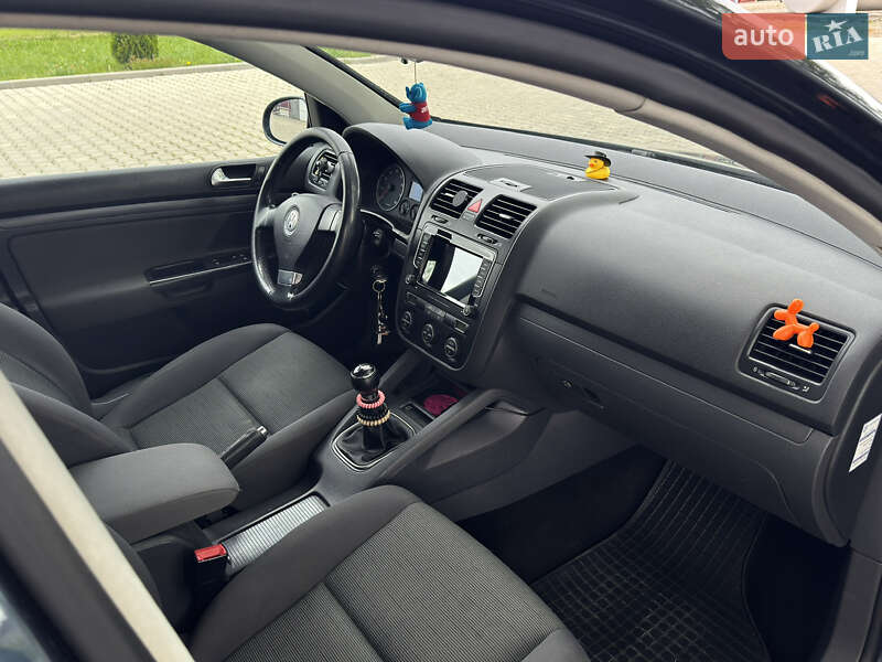 Хэтчбек Volkswagen Golf 2008 в Виноградове