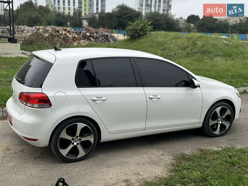 Хэтчбек Volkswagen Golf 2009 в Луцке