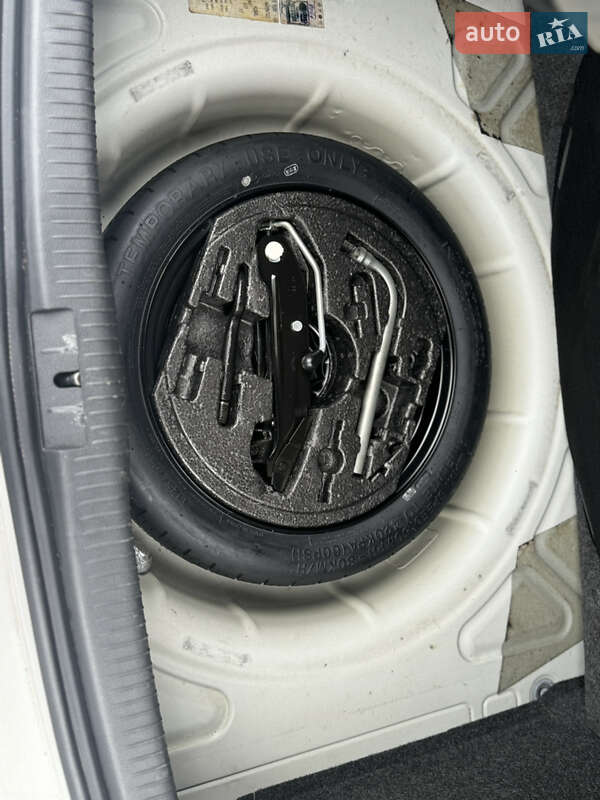 Хэтчбек Volkswagen Golf 2009 в Луцке