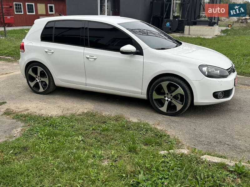 Хэтчбек Volkswagen Golf 2009 в Луцке