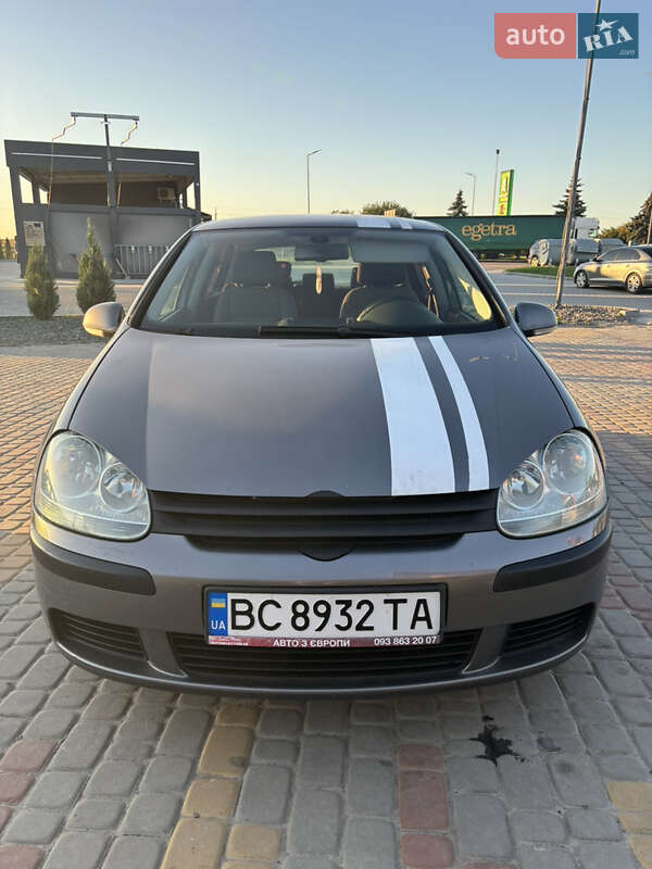 Хэтчбек Volkswagen Golf 2004 в Винниках