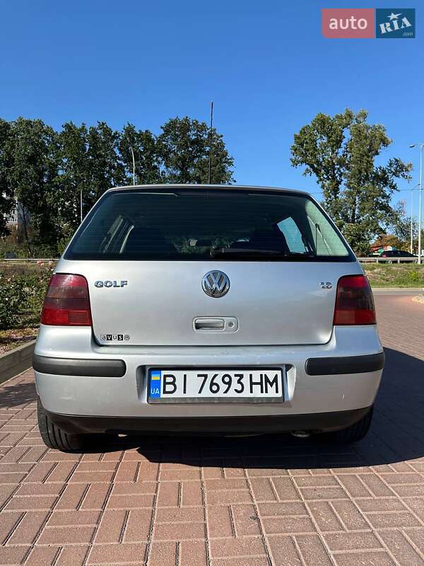 Volkswagen Golf 2003