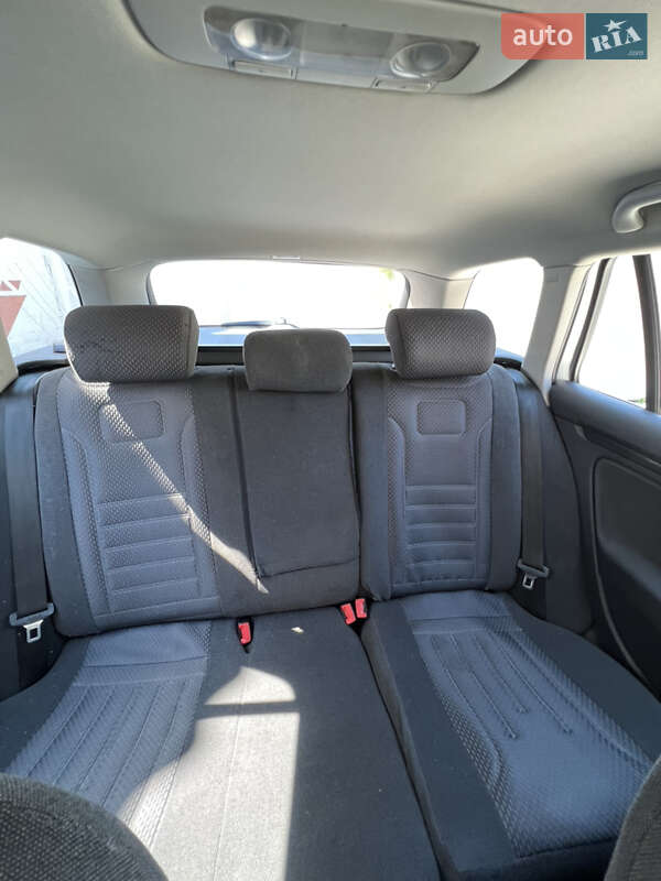 Универсал Volkswagen Golf 2012 в Ровно