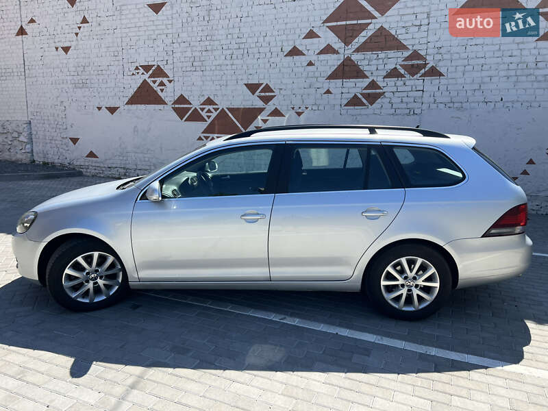 Универсал Volkswagen Golf 2012 в Ровно