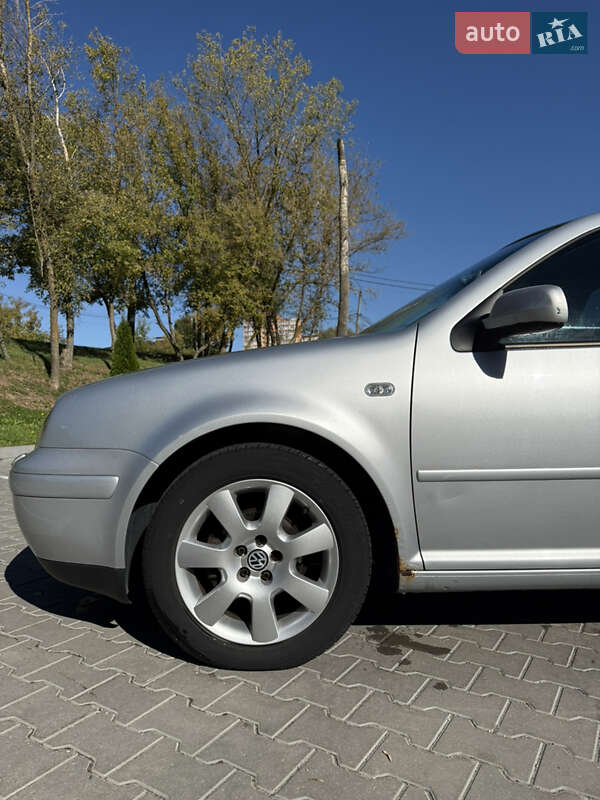 Хэтчбек Volkswagen Golf 2003 в Хмельницком