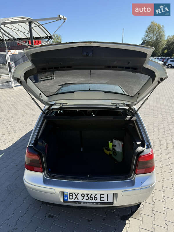 Хэтчбек Volkswagen Golf 2003 в Хмельницком