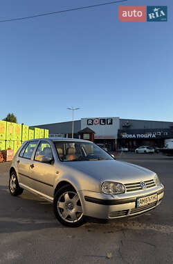 Хетчбек Volkswagen Golf 2001 в Житомирі