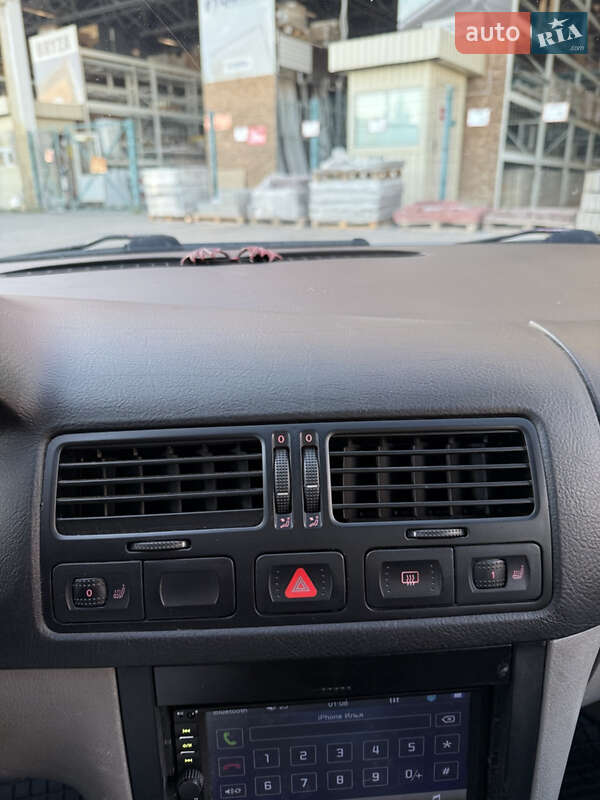 Хетчбек Volkswagen Golf 2001 в Житомирі