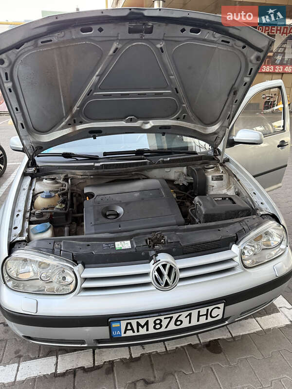 Хетчбек Volkswagen Golf 2001 в Житомирі