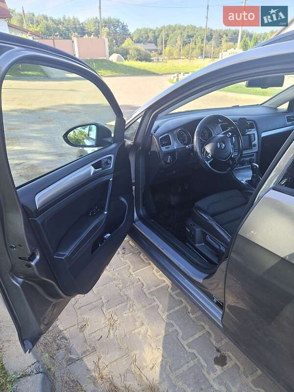 Універсал Volkswagen Golf 2014 в Новояворівську