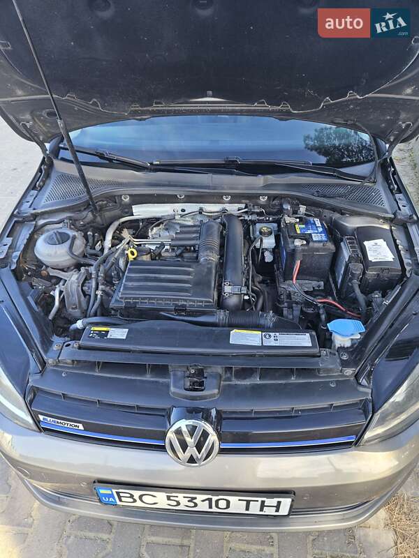 Універсал Volkswagen Golf 2014 в Новояворівську