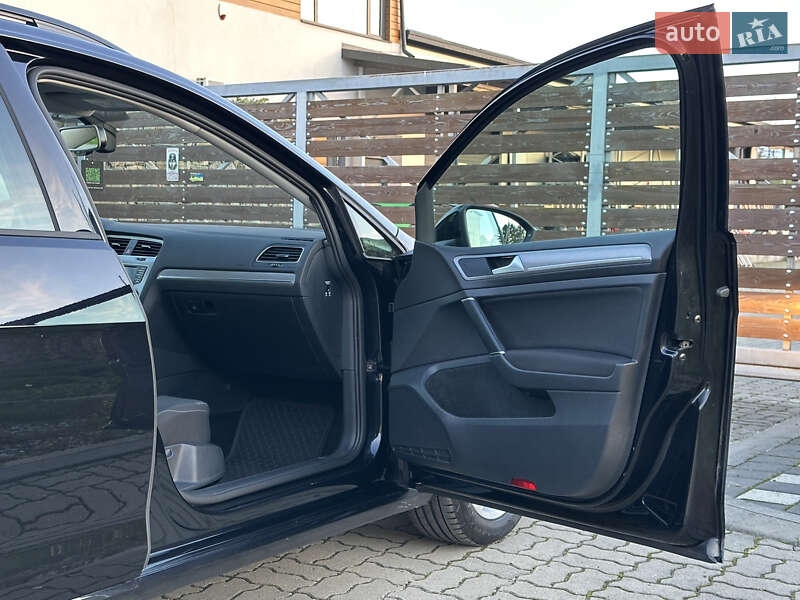 Универсал Volkswagen Golf 2015 в Стрые