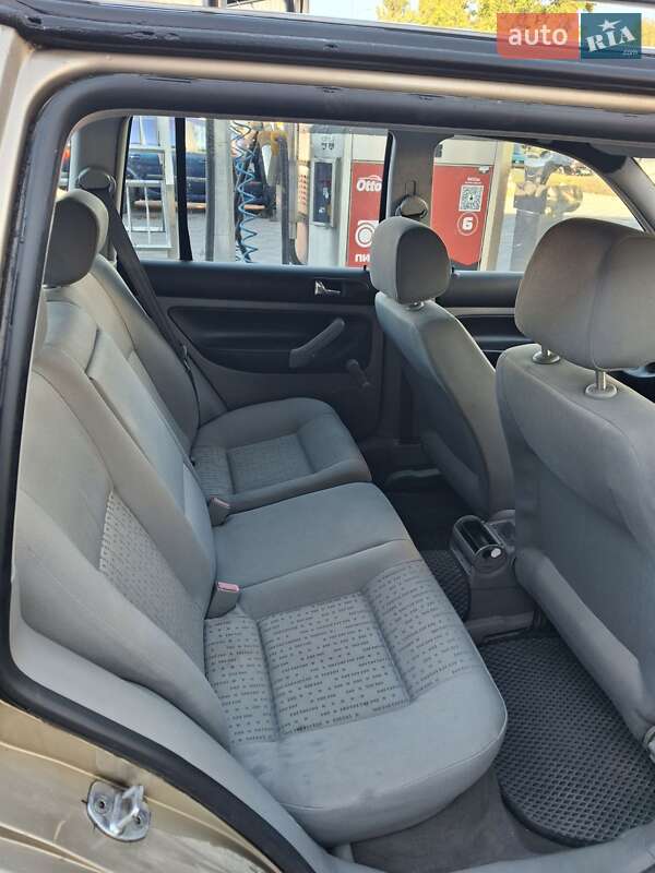 Універсал Volkswagen Golf 2001 в Хмельницькому