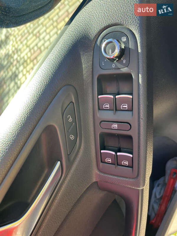 Хэтчбек Volkswagen Golf 2009 в Луцке