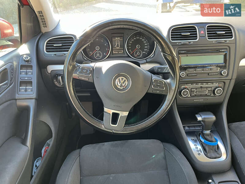 Хэтчбек Volkswagen Golf 2009 в Луцке