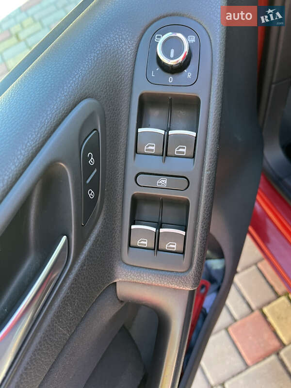 Хэтчбек Volkswagen Golf 2009 в Луцке