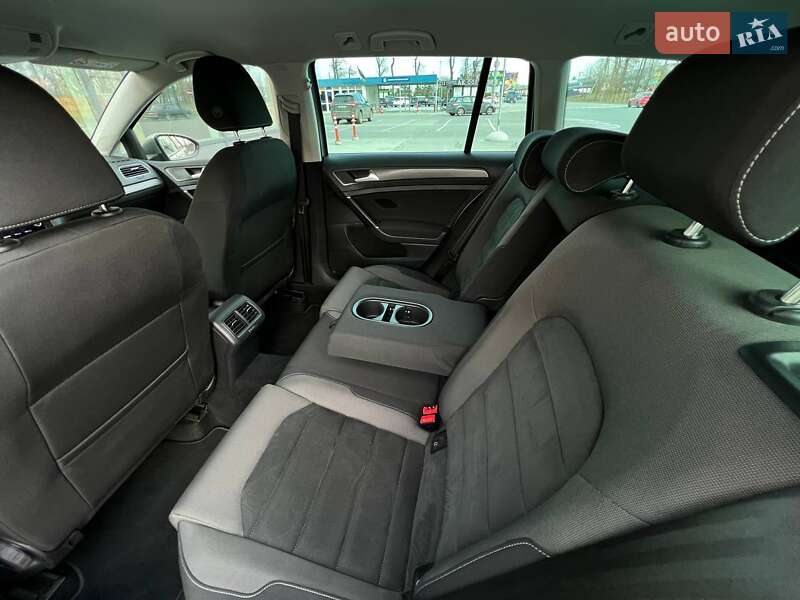 Универсал Volkswagen Golf 2019 в Киеве