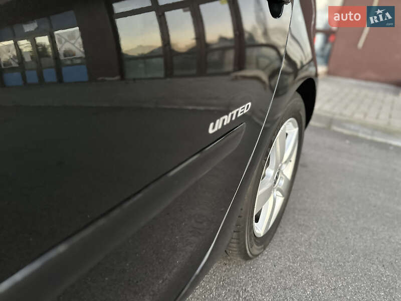 Хетчбек Volkswagen Golf 2009 в Києві