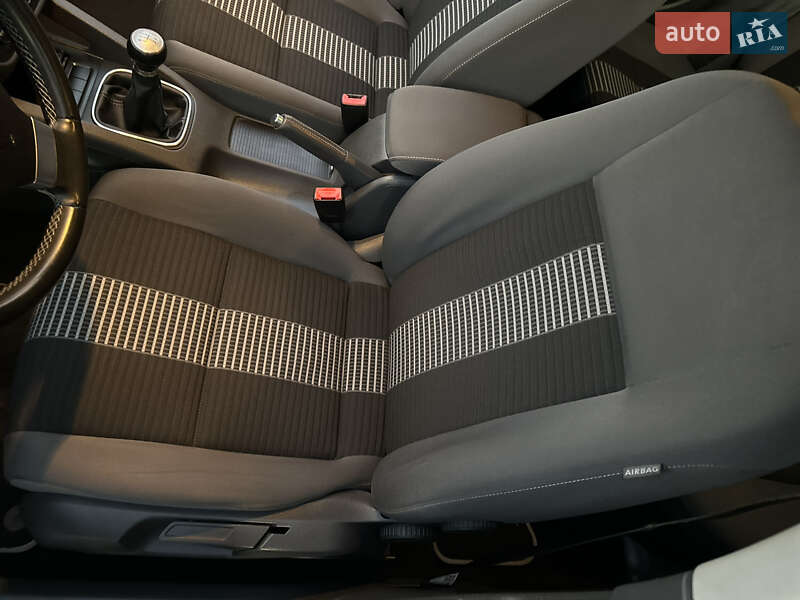 Хетчбек Volkswagen Golf 2009 в Києві