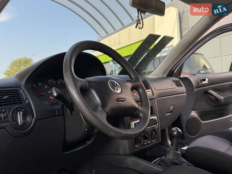 Універсал Volkswagen Golf 2001 в Дрогобичі