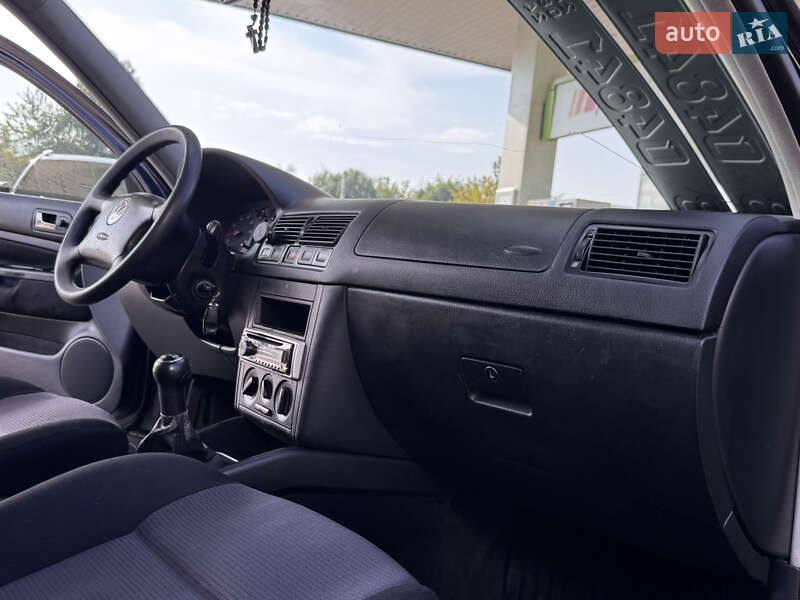 Універсал Volkswagen Golf 2001 в Дрогобичі