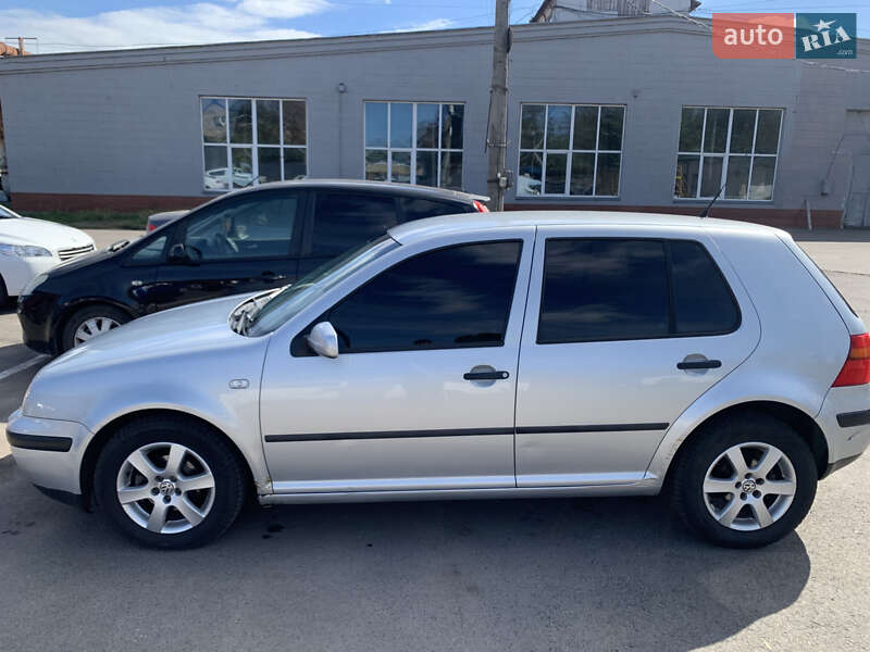 Хэтчбек Volkswagen Golf 2001 в Черкассах