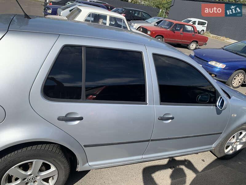 Хэтчбек Volkswagen Golf 2001 в Черкассах