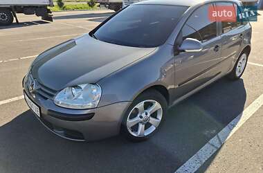 Хетчбек Volkswagen Golf 2005 в Мукачевому