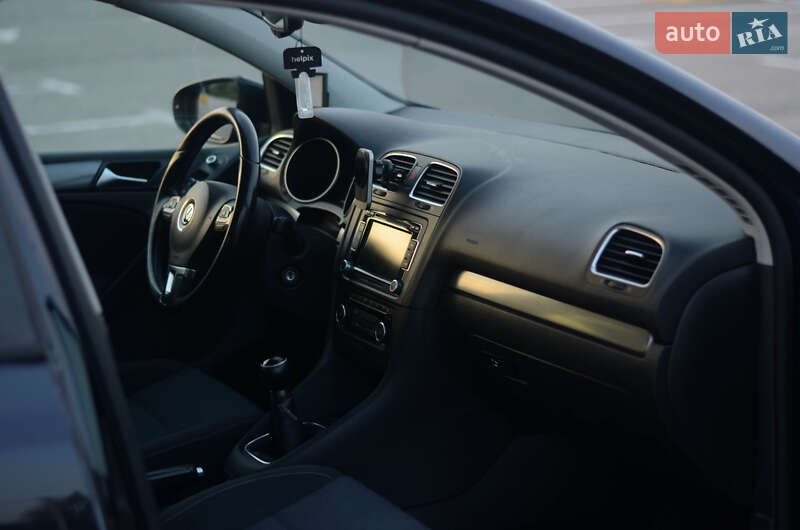 Хэтчбек Volkswagen Golf 2011 в Черновцах
